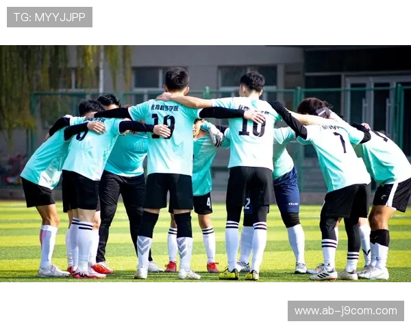 探讨足球四位队长角色转换为球队战术体系核心的策略与实践研究